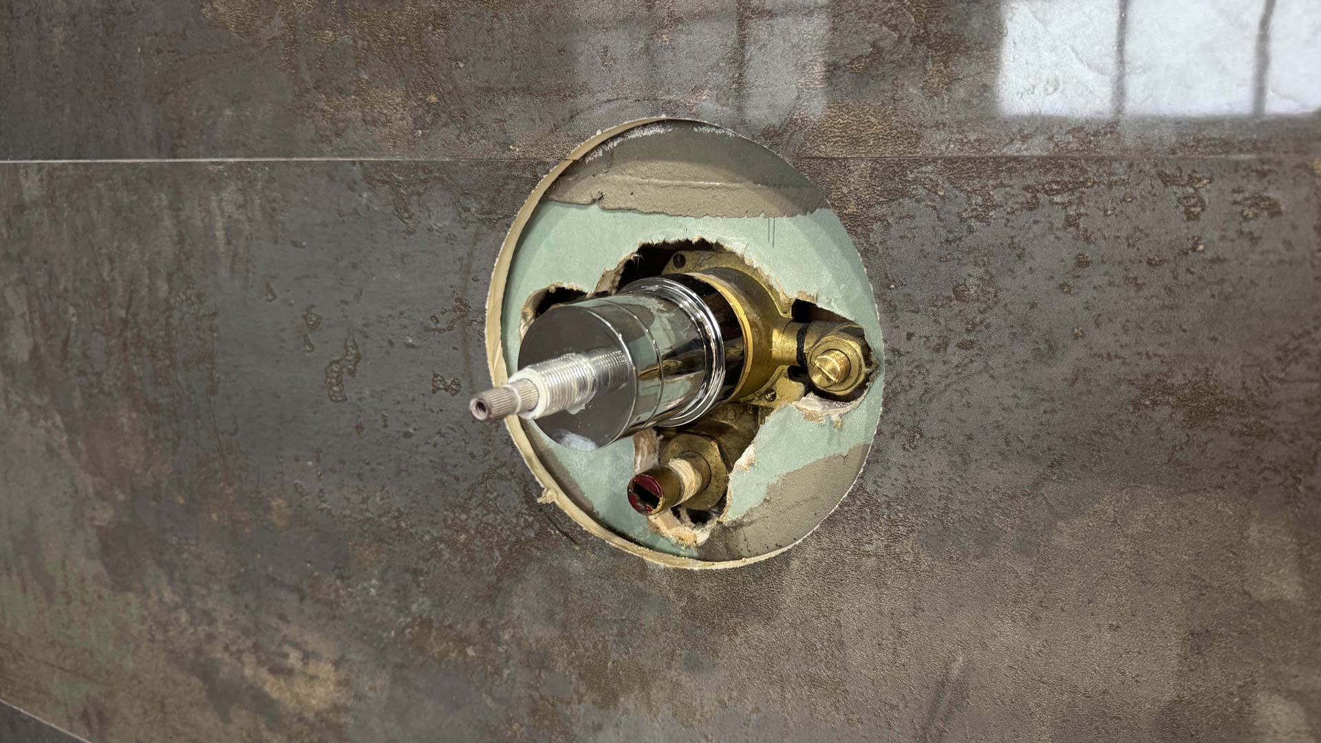 Fixture and faucet installation in Cutler Bay